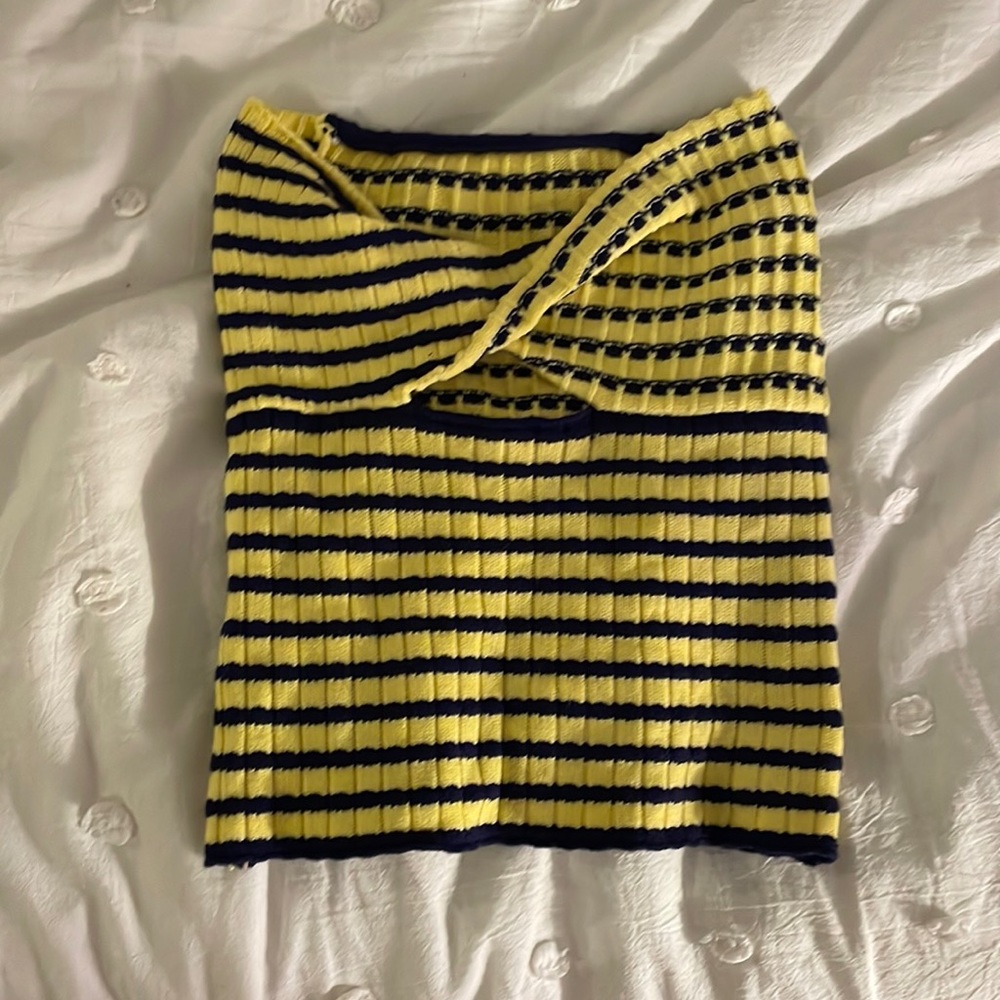 Adorable small knot top